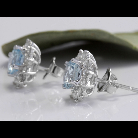 Gorgeous Aquamarine halo earrings NIB - Picture 7 of 7